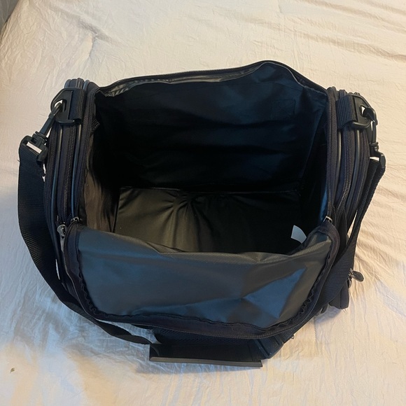 Black duffel bag - Picture 3 of 4
